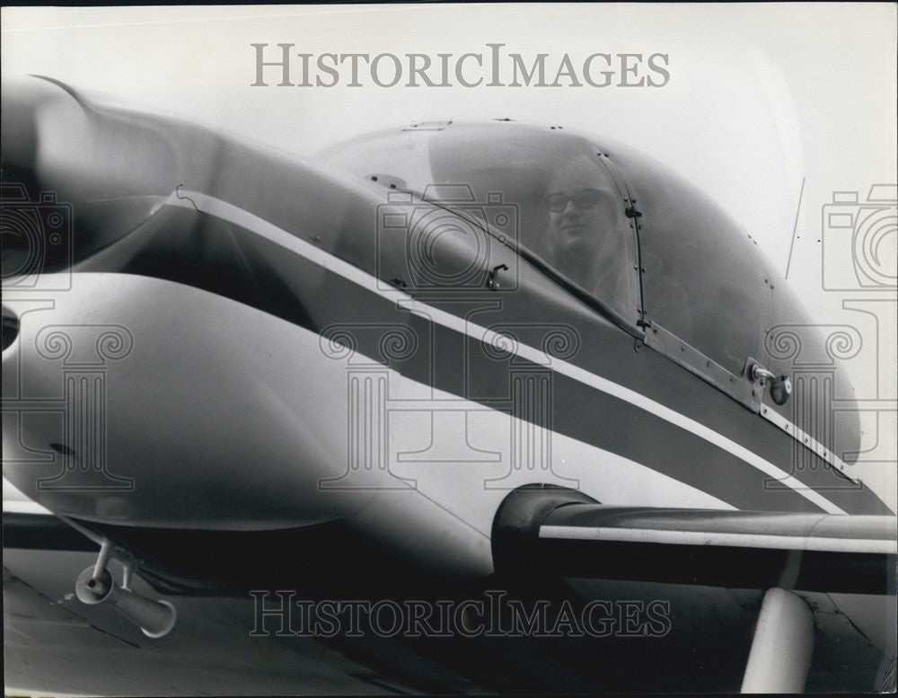 Press Photo Rosalind is Flying - Historic Images