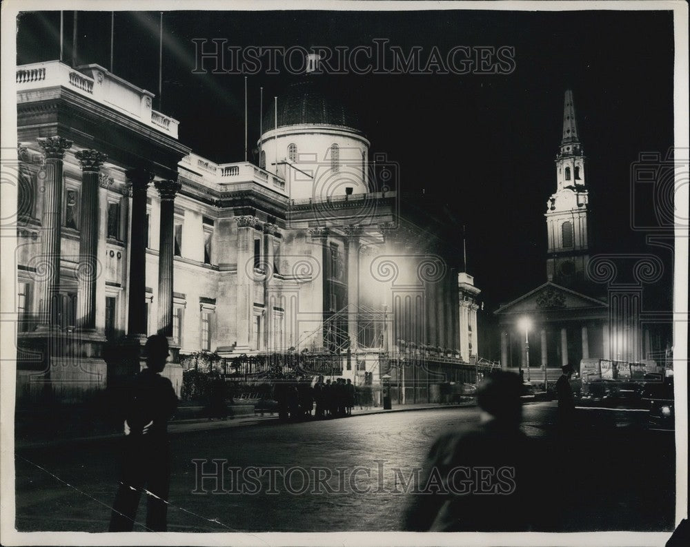 1953 Press Photo National Gallery During Test Of The Coronation Flood Lighting-Historic Images