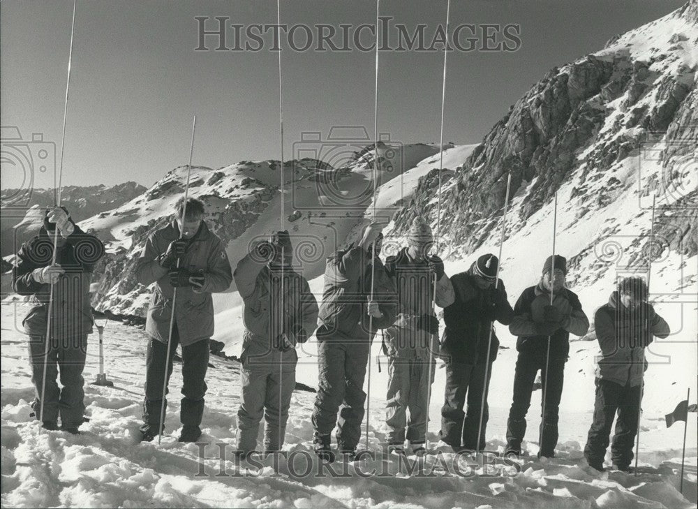 Press Photo Davos Switzerland ,Swiss Alp Club rescue team - KSB62413 - Historic Images