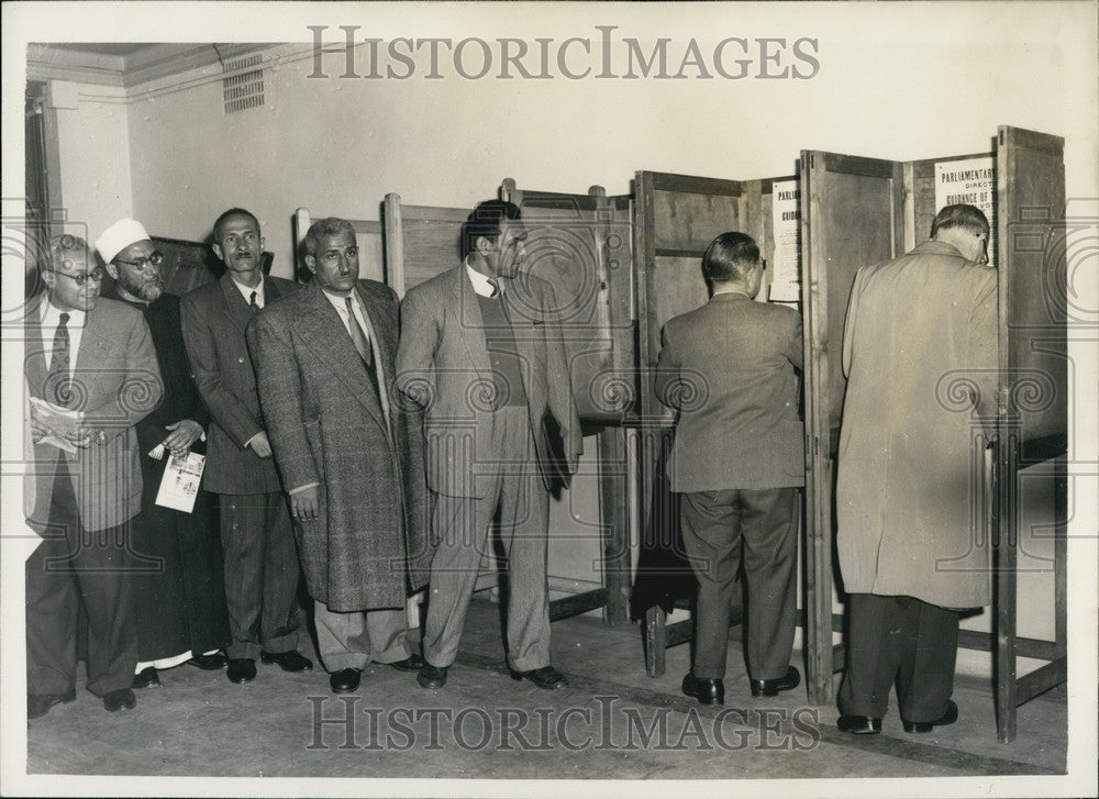 1955 Press Photo Egyptian Teachers Watch People Cast Votes Lambeth Town Hall-Historic Images