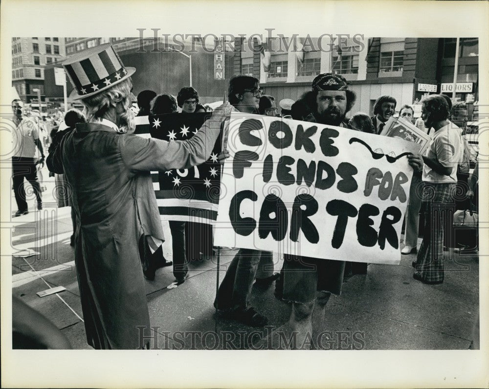 1976 Demonstrators in front of Jimmy Carter Headquarters - Historic Images