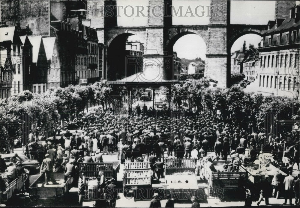 1961 Farmers Mob Invade Morlaix A Brittish Town Overview Over Potato - Historic Images