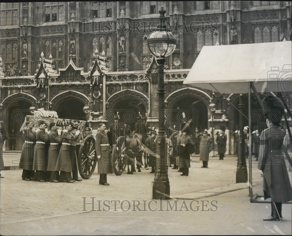 1953 Press Photo Lying - in -State of Queen Mary at Westminster Hall - KSB62671 - Historic Images