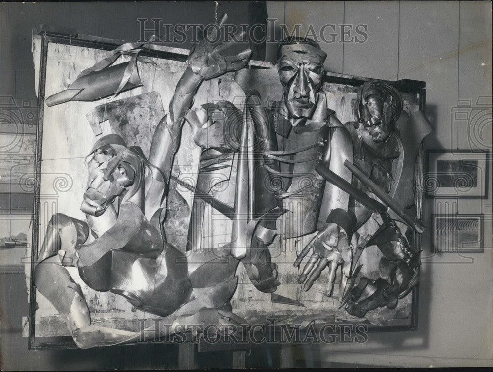 1957, a sculpture at the Doctors, Surgeons and Dentists' art exhibit - Historic Images