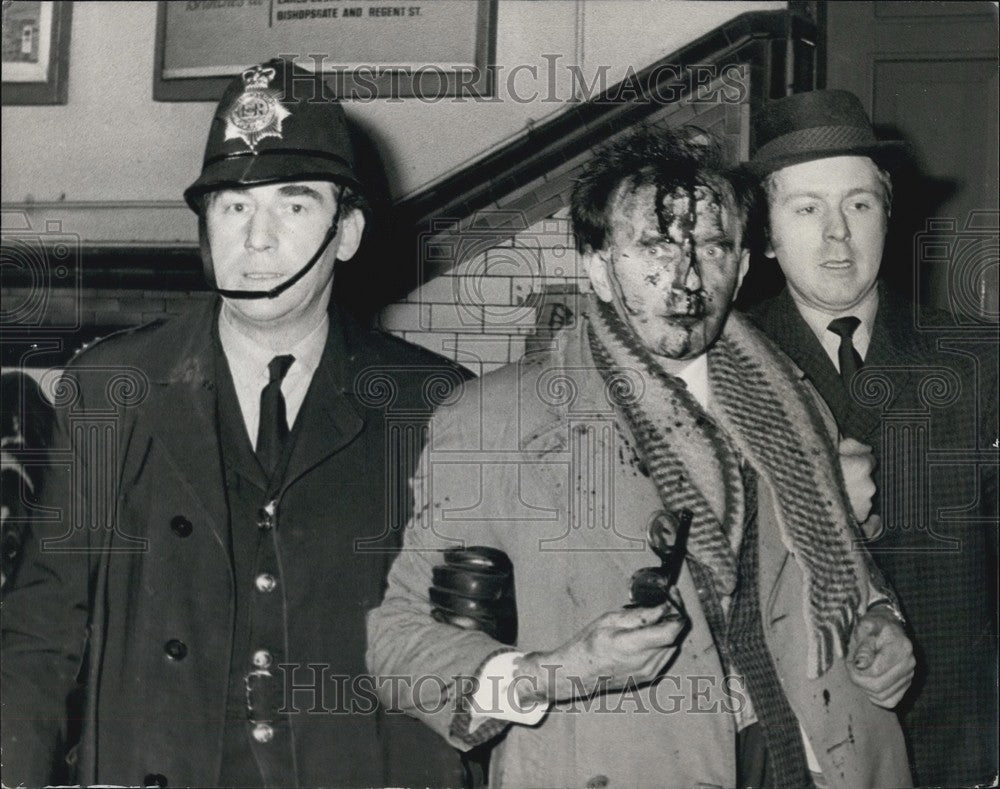 1969 Bleeding Man Oxford Street Demonstration Arrival Nixon - Historic Images