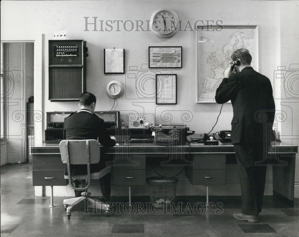 1983, Interior Scotland Yard Radio Station - KSB63007 - Historic Images