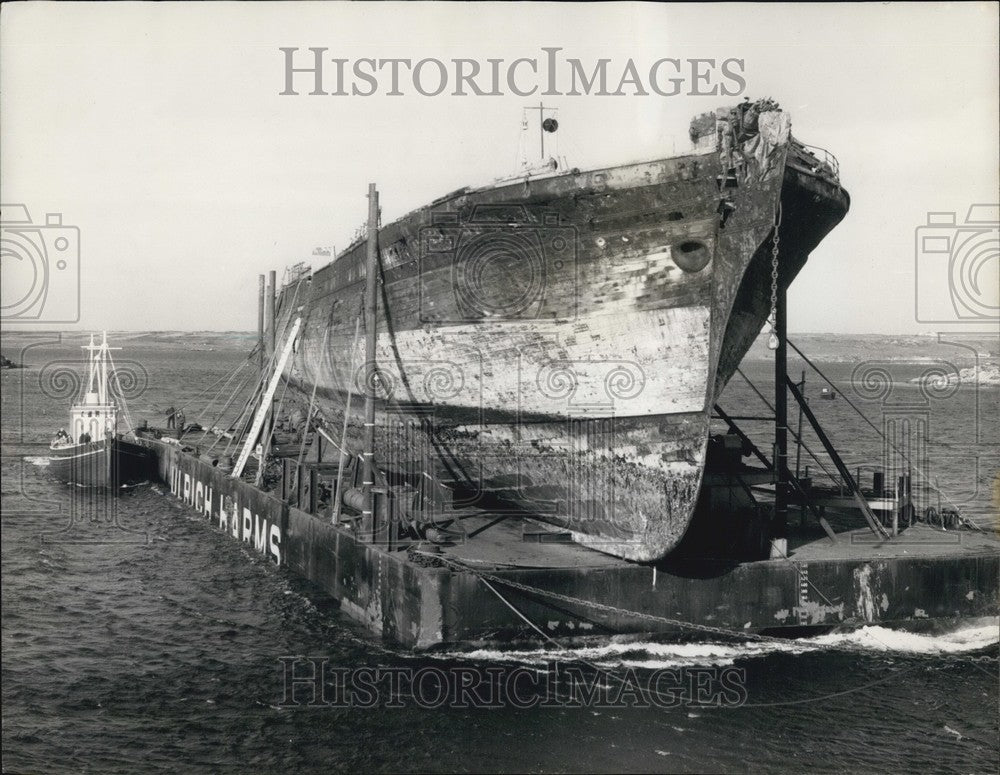 1970 S.S. Great Britain Towed Giant Pontoon - Historic Images