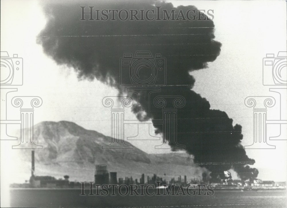 1968 Press Photo Suez Oil Refinery Fire After Israeli Shelling - KSB63291 - Historic Images