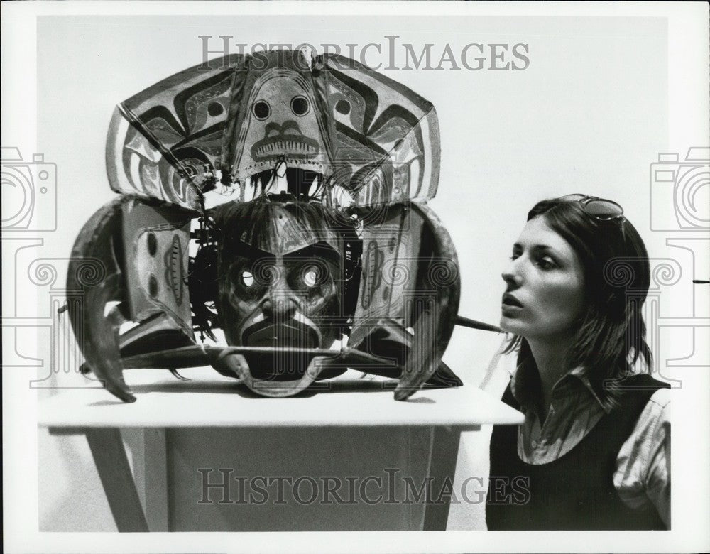 Press Photo First American Family Crest - Historic Images