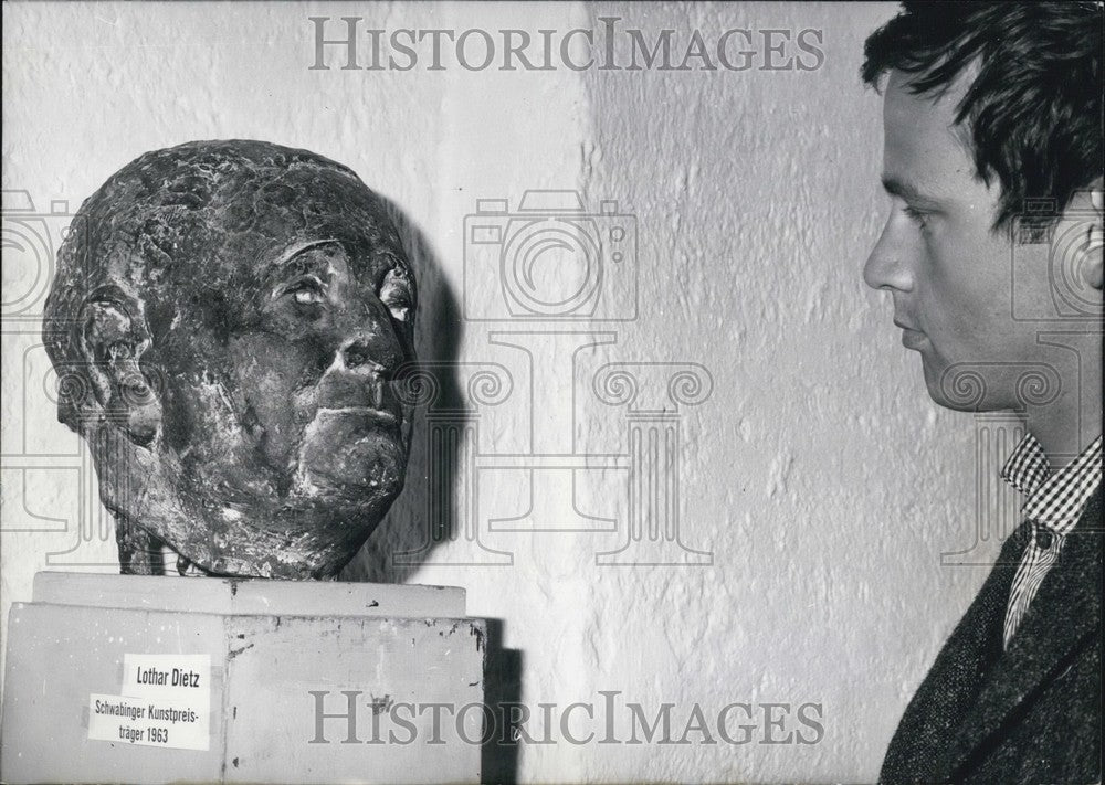 1963 Press Photo Sculpture By Lothar Dietz In Gallery Malura In Munich - Historic Images