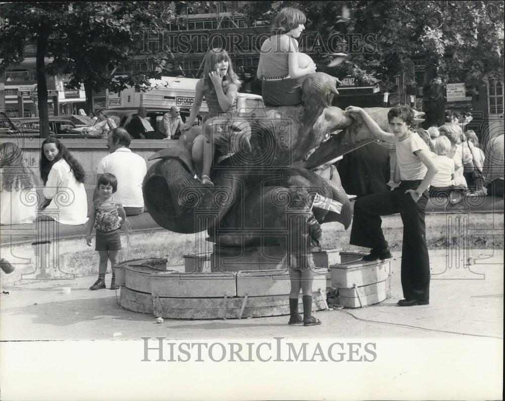 1976 Press Photo Fountains In Trafalgar Square Turned Off Emergency Water London-Historic Images