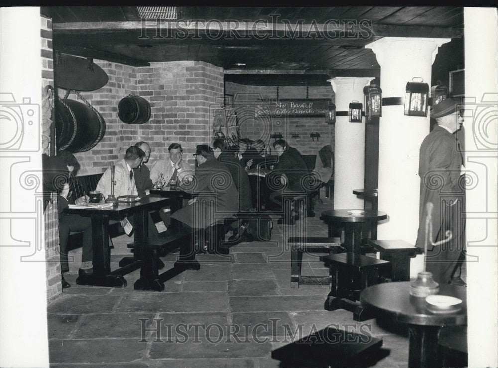 1968 Press Photo View Lower Bar Samuel Pepys Riverside Pub London England-Historic Images