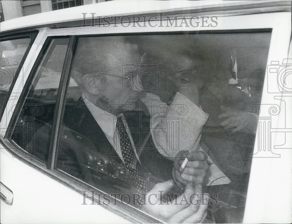 1974 Press Photo Albert Price Father Sisters Brixton Prison Car Bombings London - Historic Images
