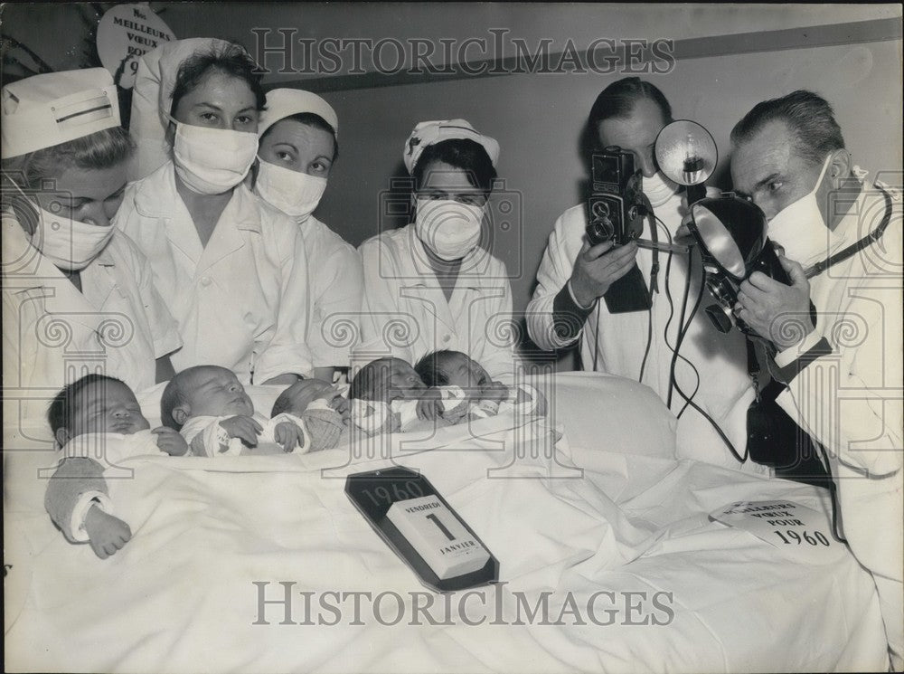 1960 New Year's Babies Born In Paris - Historic Images