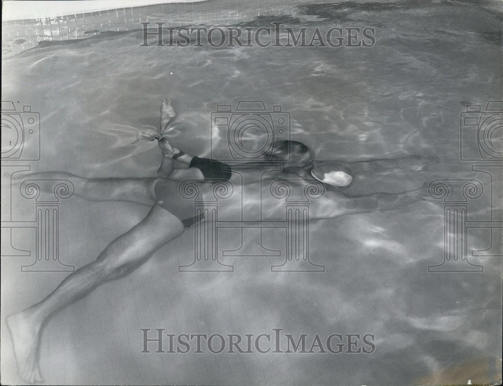 Press Photo Manuela just can&#39;t keep out of the water - Historic Images