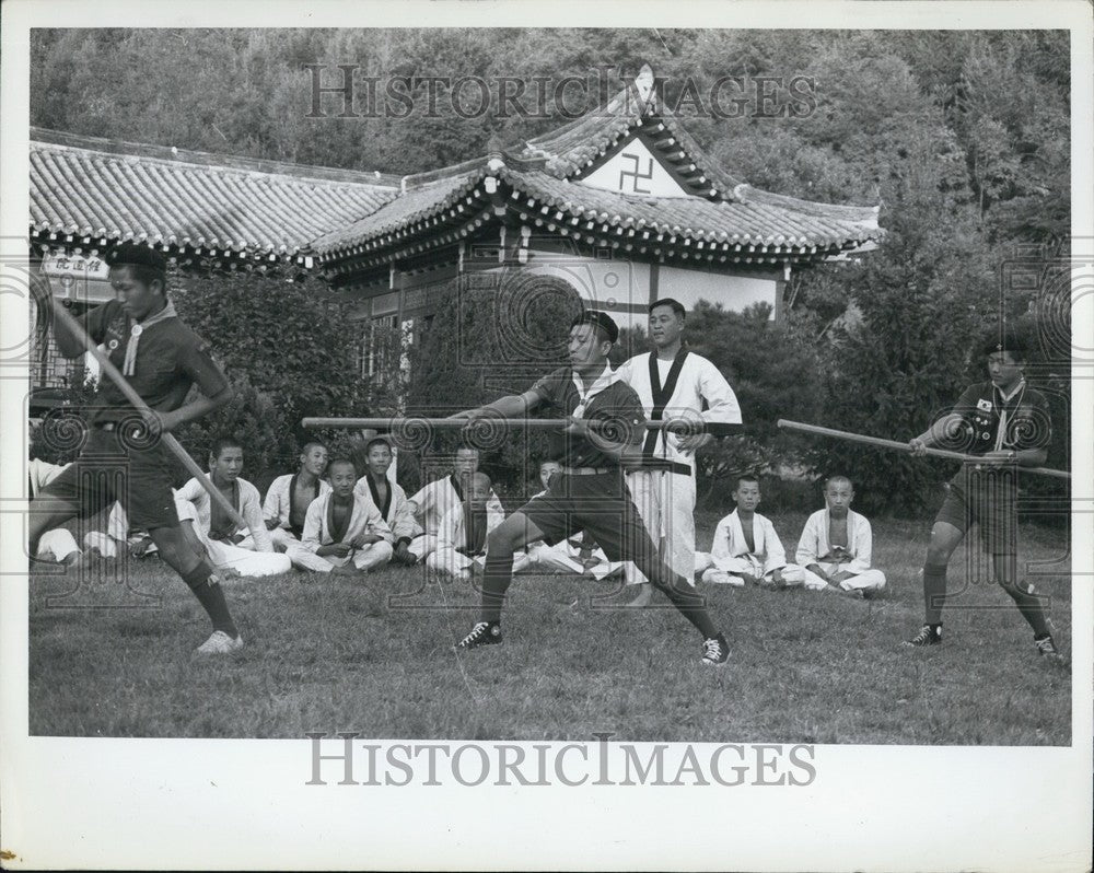 Press Photo South Korean students and buddhist monk - Historic Images