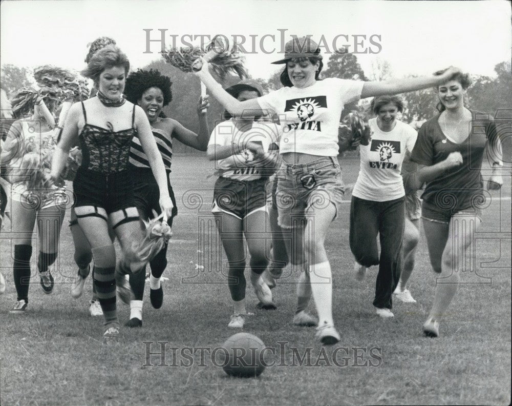 1979 kids from &quot;Jesus Christ Superstar&quot; &amp; &quot;Evita&quot; in charity match - Historic Images