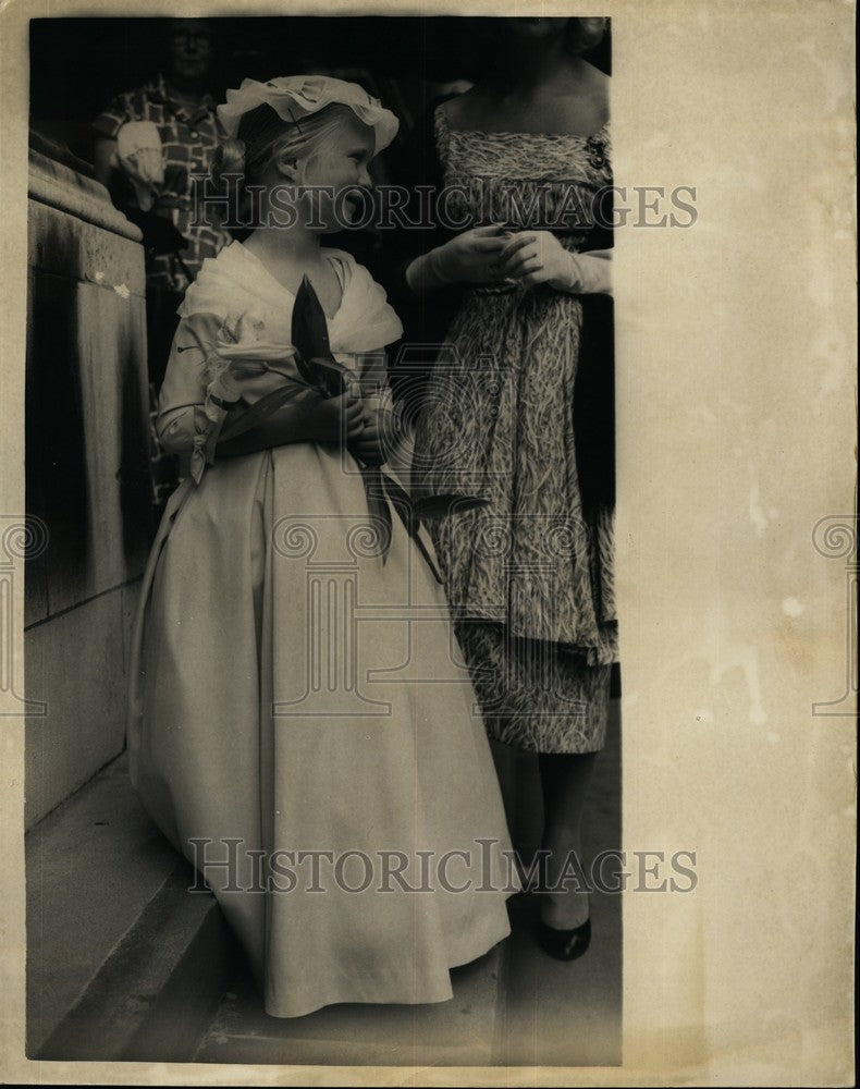 1957 Press Photo Tiny Bridal Attendant With Bun Hair-Do. - KSB64731-Historic Images