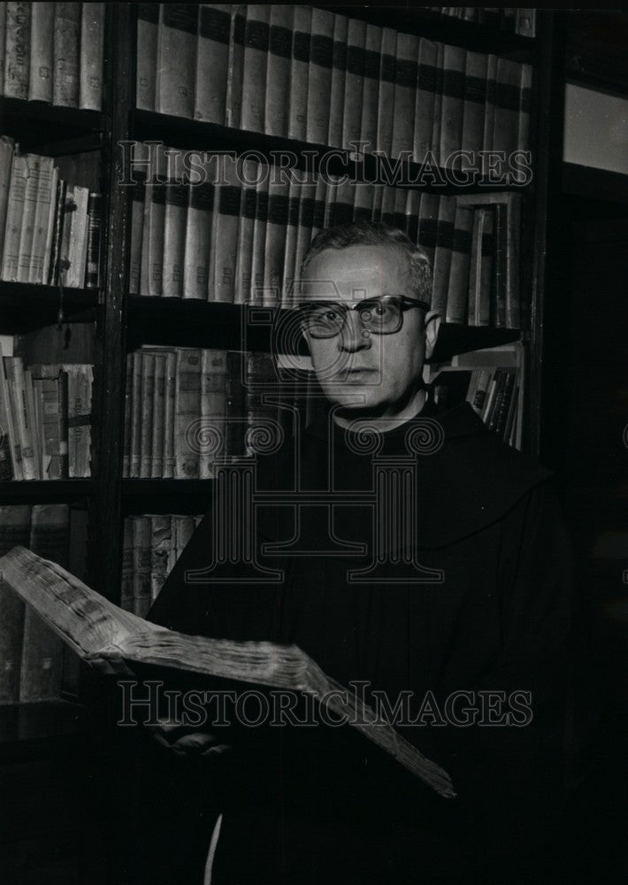 Press Photo Father Antonio Cairoli At Studio - KSB64763 - Historic Images