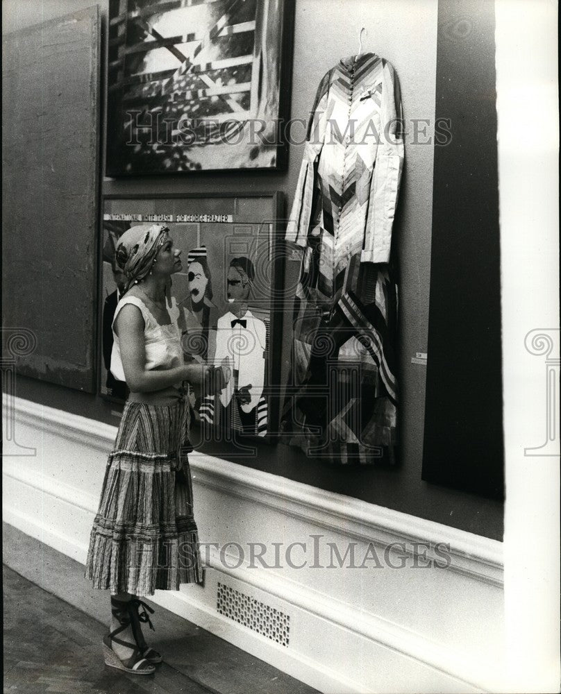 1976 Press Photo Rainbow Clock Painting In Royal Academy Arts Jann Howarth - Historic Images