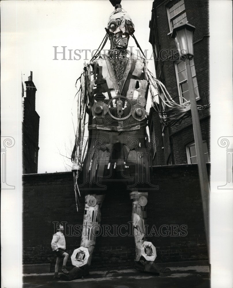 1969 Press Photo Expo 70 Sculpture Gulliver By Cartoonist Gerald Scarfe - Historic Images