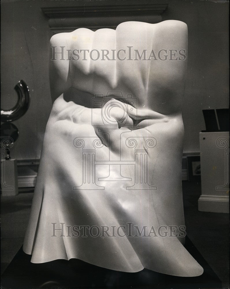 1972 Press Photo Preview Exhibition Wedding Sculpture Ralph Brown Royal Academy-Historic Images