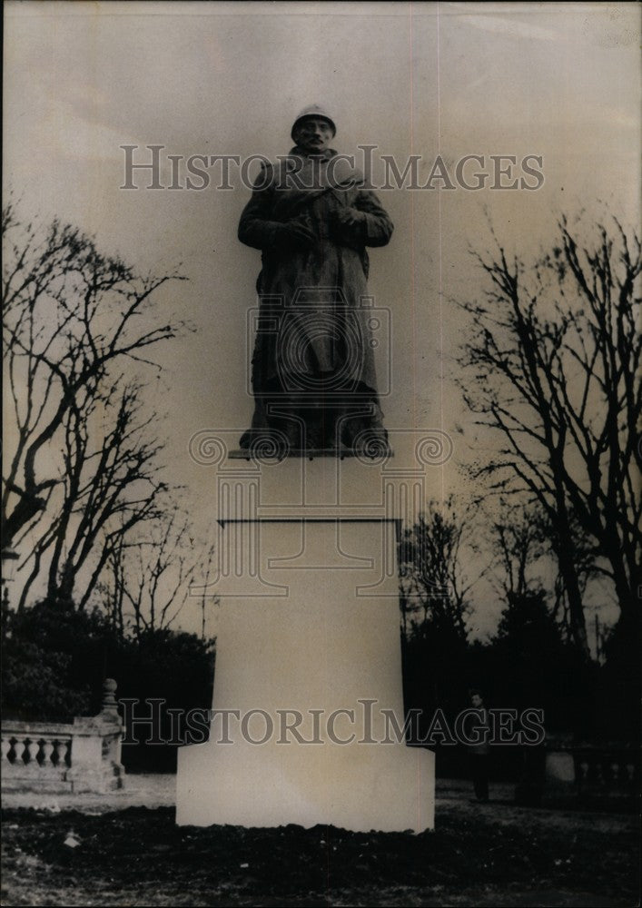 1956, Monument /French Soldier Liberator - KSB64999 - Historic Images