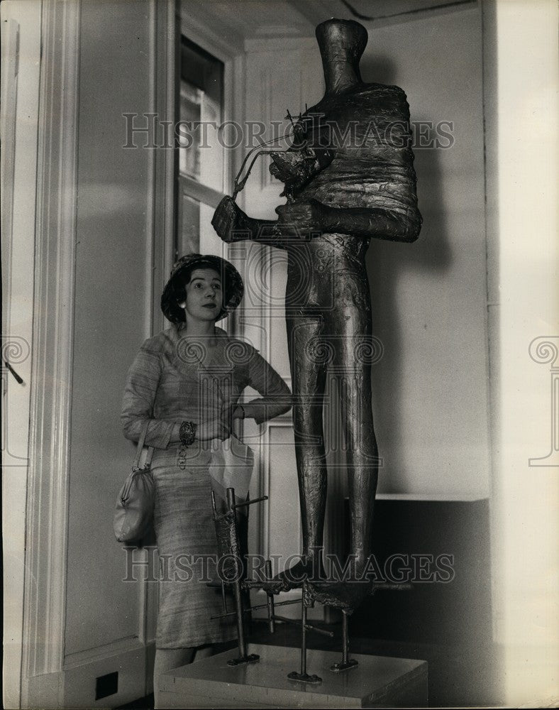 1958 Press Photo Penelope Gilliatt/Sculpture/Manipulator/Reg Butler/Sculptor - Historic Images