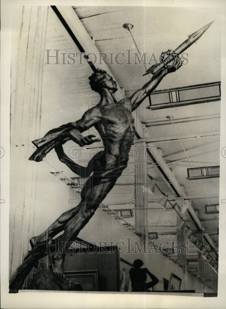 1957 Russian Artist Sculptor G. Postnikov To The Stars Sculpture - Historic Images