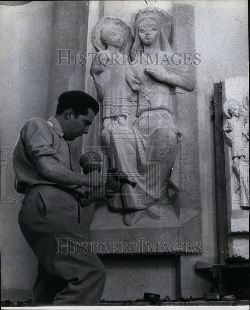 1961 Sculptor John Cobbett At Work On Madonna & Child - Historic Images