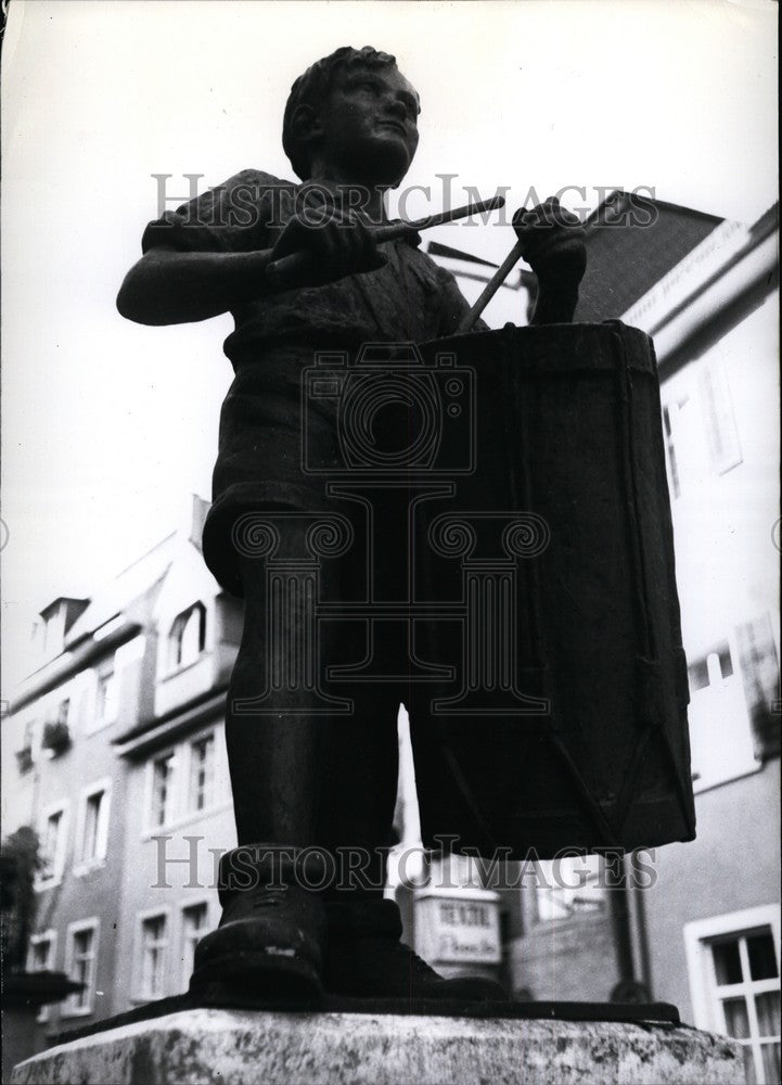 Press Photo "The Little Armour Boy" - Historic Images