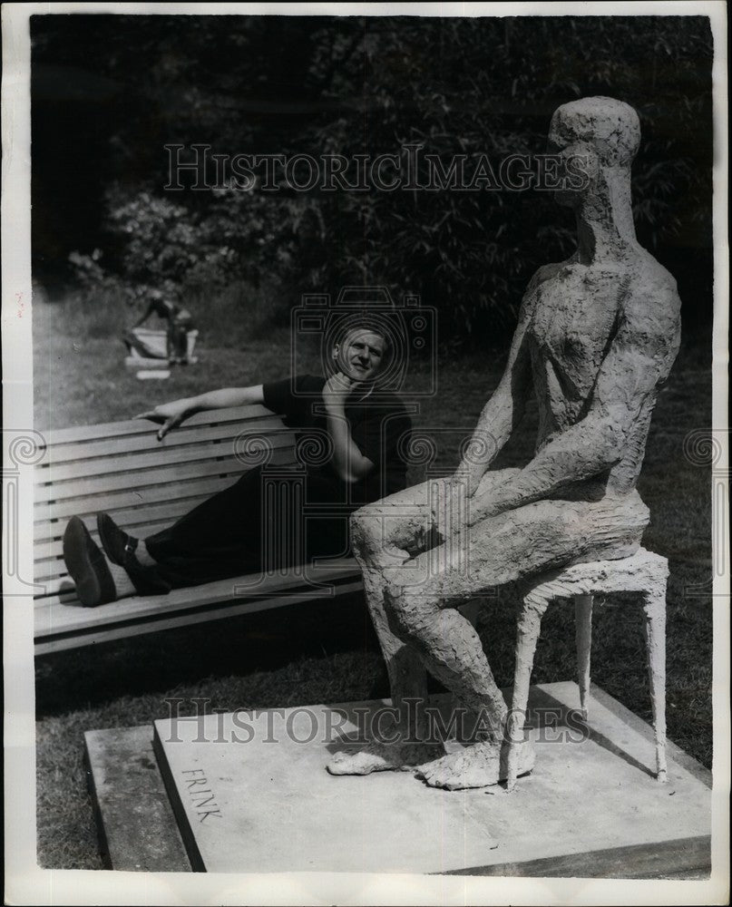 1954 Press Photo A Visitor Looks Up At Elizabeth Frink&#39;s &quot;Seated Man&quot; - Historic Images