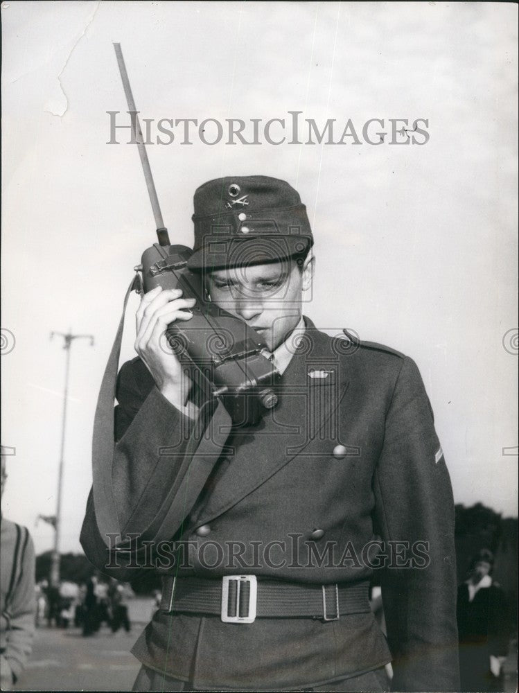 Press Photo A New Walkie-Takie For The German Army - KSB65145 - KSB65145 - Historic Images