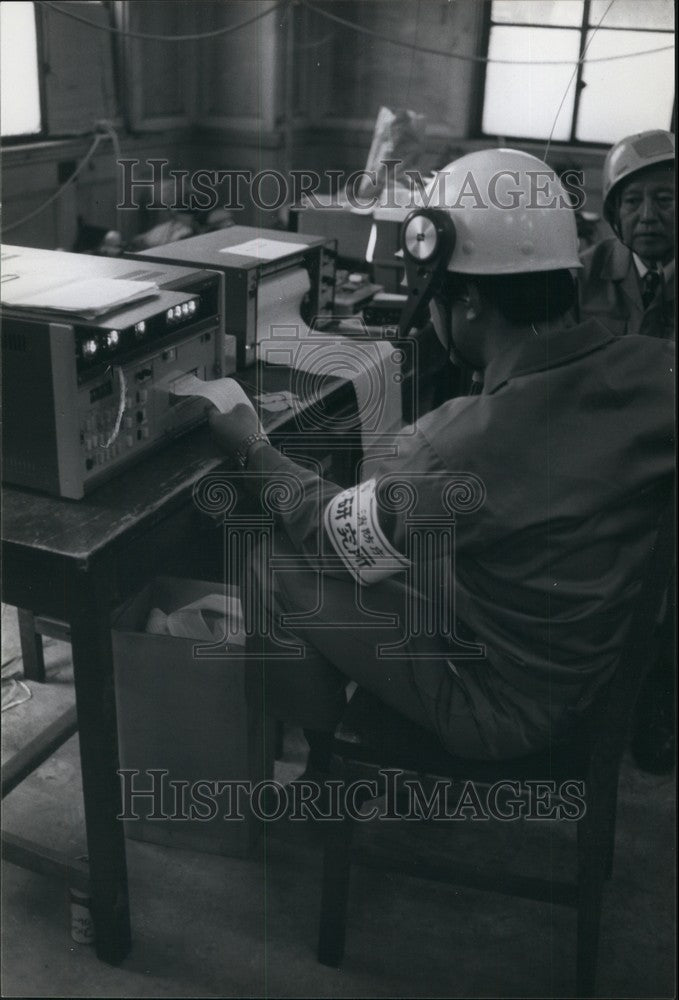 Press Photo Soldier on Radio in Control Room - Historic Images