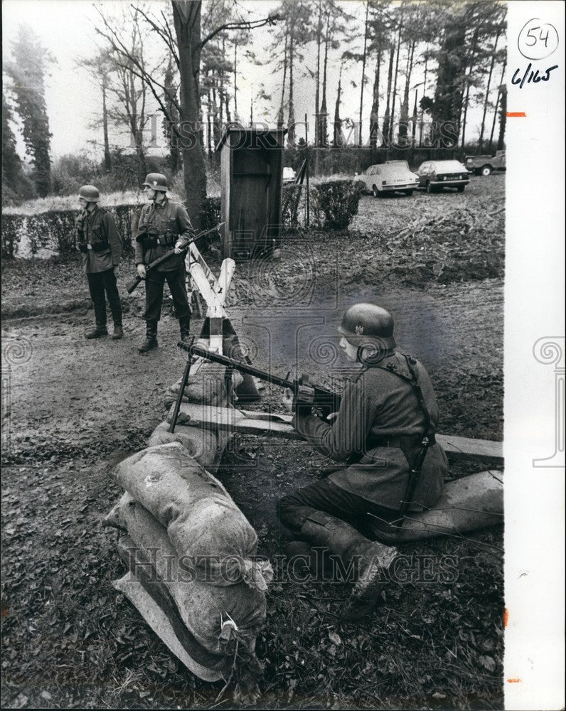 Press Photo Uniformed Guards at &quot;Butlitz&quot; Entrance - KSB65195 - Historic Images
