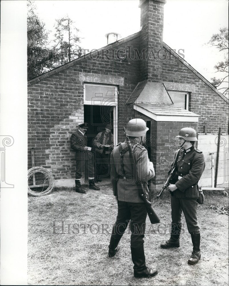 Press Photo Staff at &quot;Butlitz&quot; camp in Hampshire - KSB65197-Historic Images