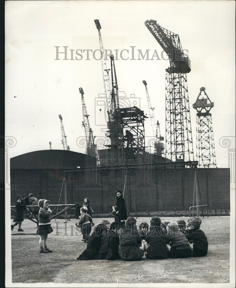 1957 Press Photo Shipbuilders on Strike Fairfields Shipyards - Glasgow - Historic Images