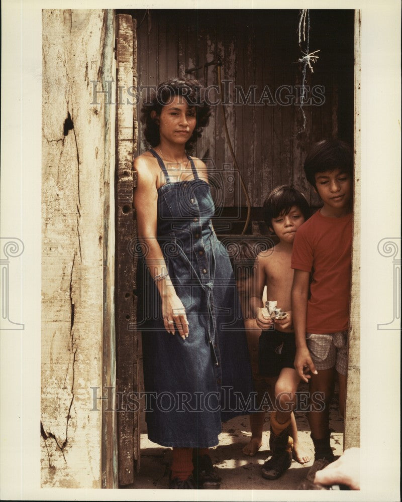 Mother &amp; Children Stand in Doorway-Historic Images