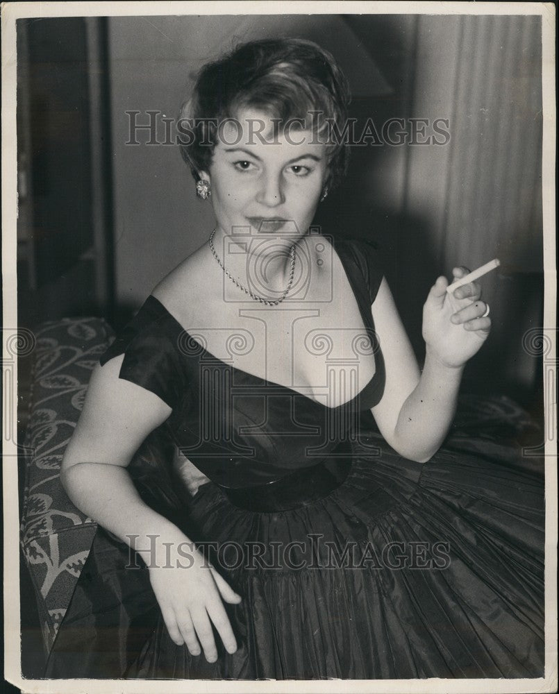 1955 Press Photo Singer Susan Hakim - Historic Images