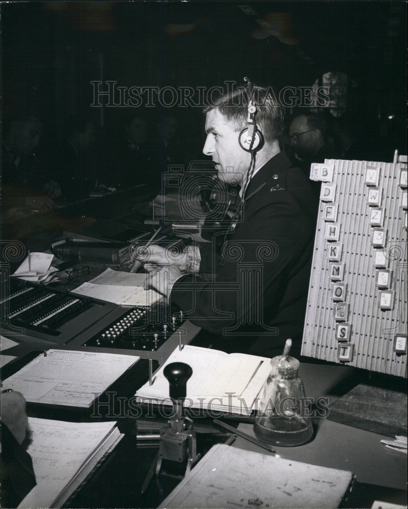 Press Photo Man listening on headphones - Historic Images