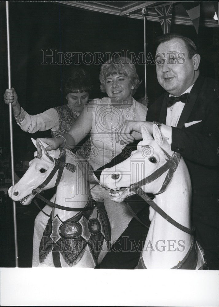 1970, Ball of sport 1970 in Frankfurt - KSB65643 - Historic Images