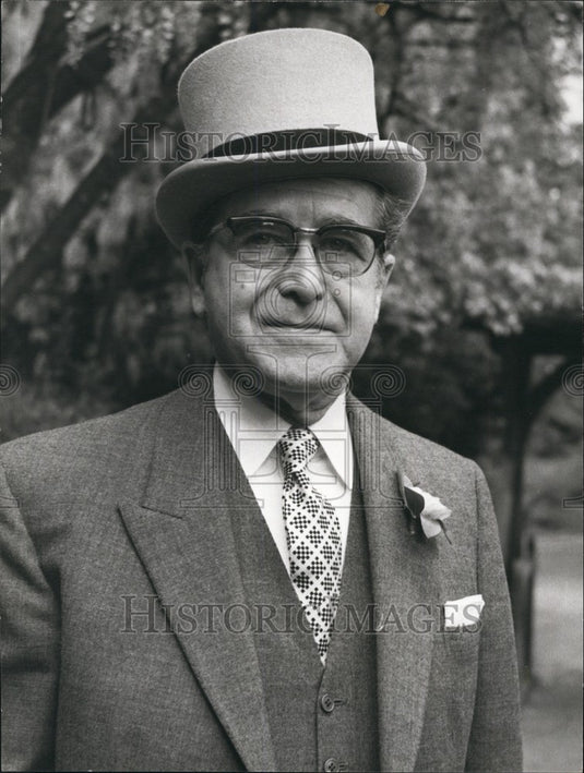 Monsieur Alexander Garai, Chef dos Bure aux Europeans  - Historic Images