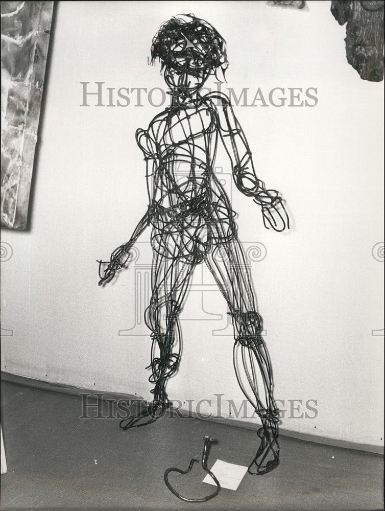 1974, alon du Nettoyage: sculpture made from industrial remnants - Historic Images