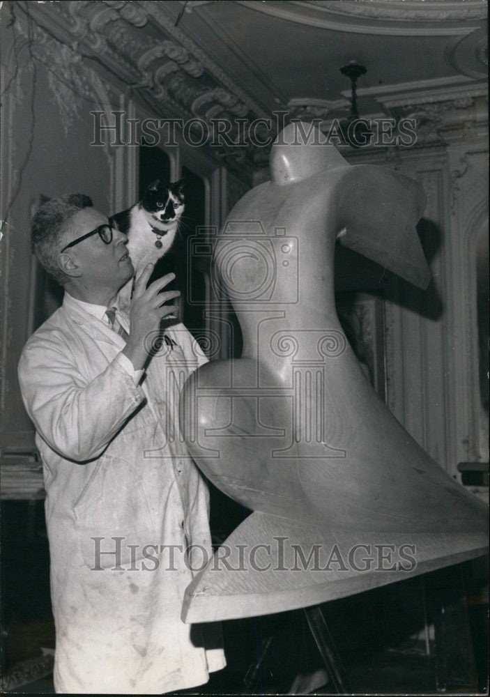 1963, Pierre Drusi Sculpture Symbolizing Speed At Orly Aiport - Historic Images