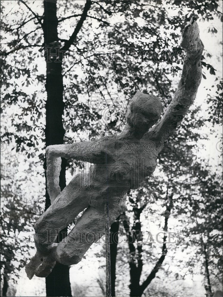 1963 Press Photo Statue Swimmer (Naguse) at Young Sculpture&#39;s Show-Rodin Museum-Historic Images