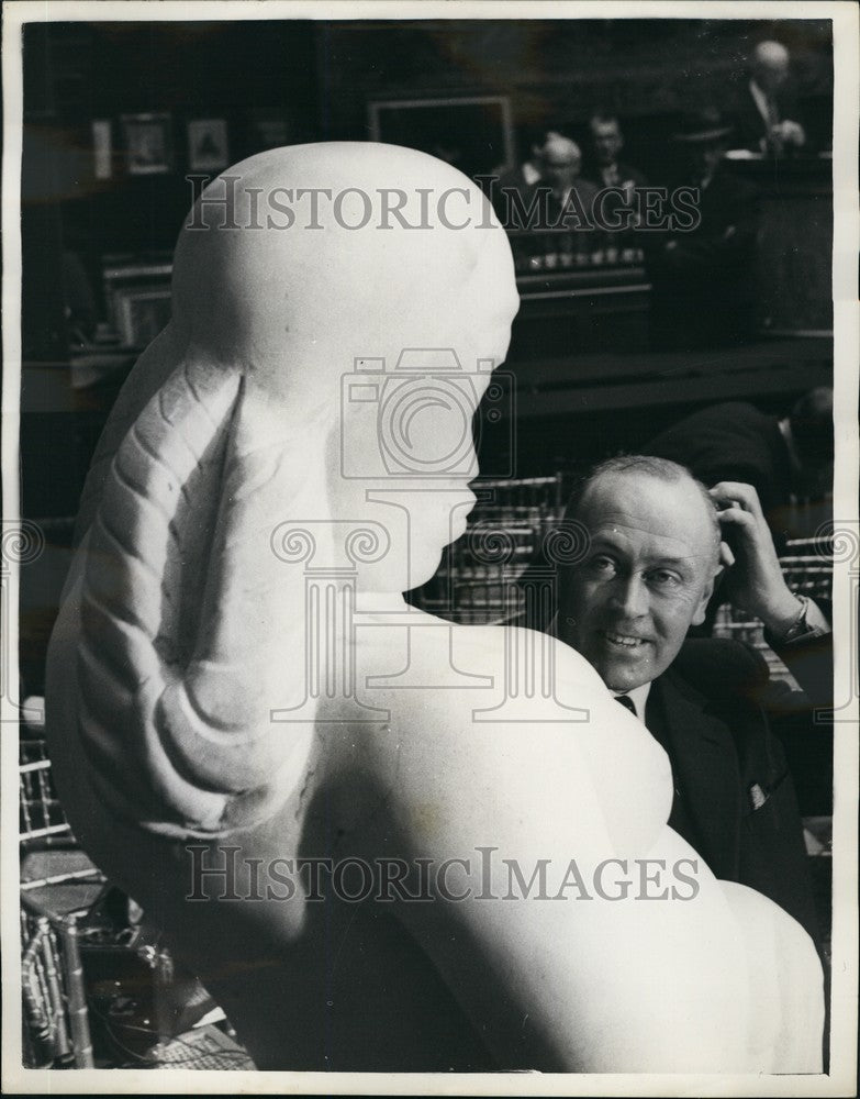 1958 Press Photo Epsteins Genesis White Marble STatue Nude pregnant woman-Historic Images