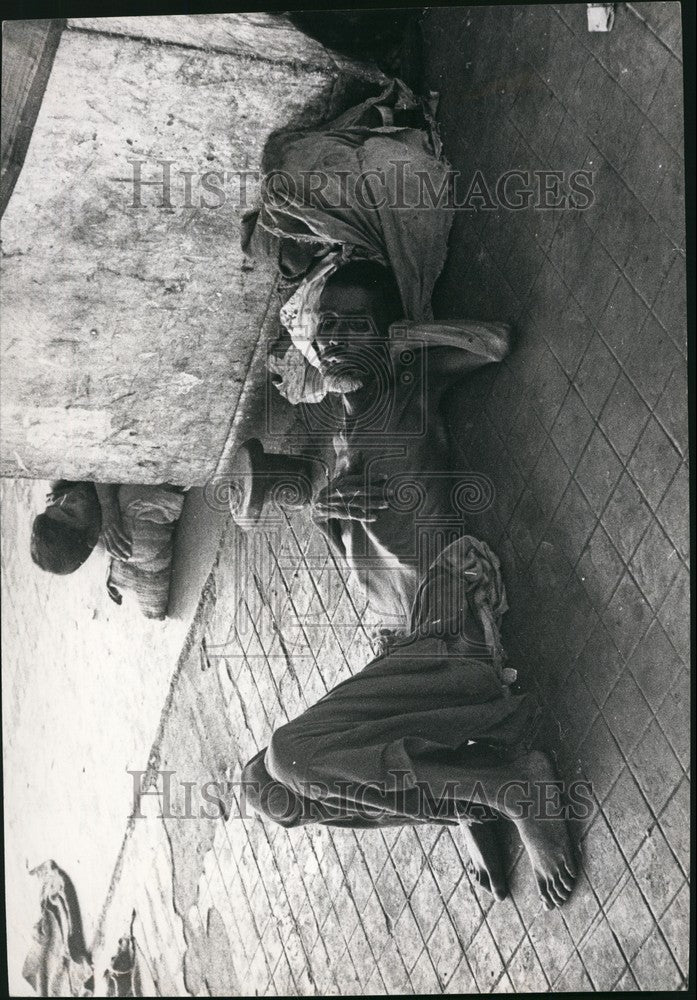 1974 Bengali Homeless Man Starving To Death - Historic Images