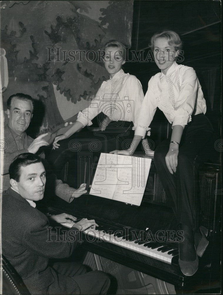 1959, Ellen & Alice Kessler With Henry Betti & Jean-Pierre Landreau - Historic Images