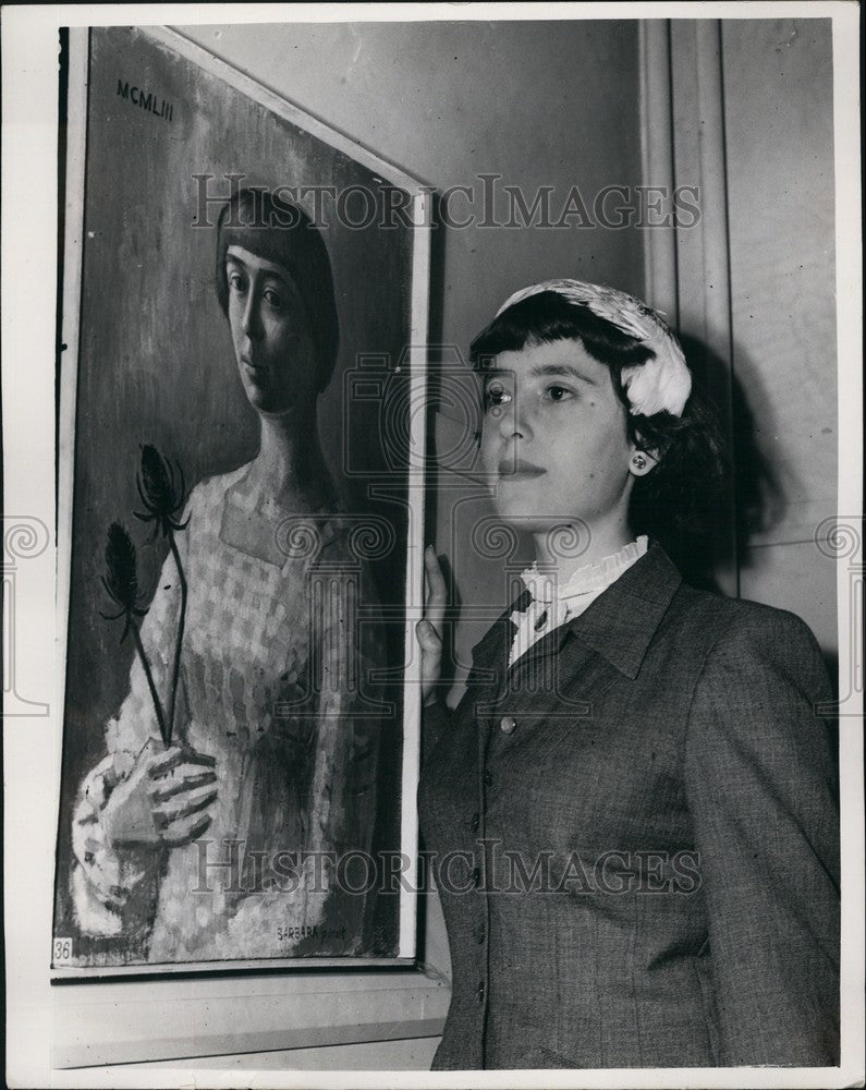 1973 Press Photo Guildhall Art Gallery Exhibition Student With Self-Portrait-Historic Images