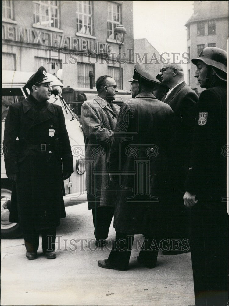 Press Photo Lord Mayor Dr. Kolb Learning About Rescue Work - KSB66617 - Historic Images